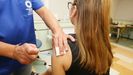 En el hospital de Burela continúa la vacunación a menores de 30 años
