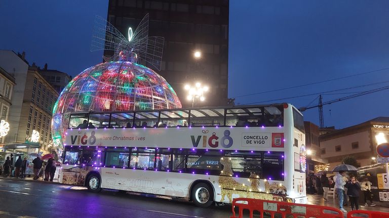 El Nadal Bus de Vigo ofrece 45 minutos de luces leds por la ciudad