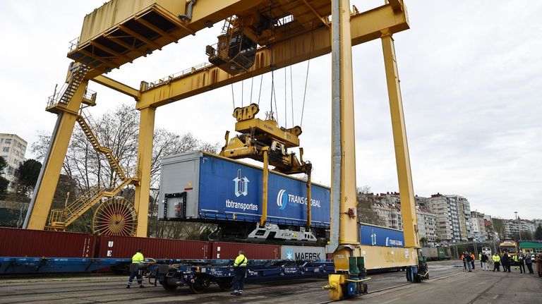 El Puerto de Vigo, listo para llevar mercancías de Stellantis, Inditex y Estrella Galicia en su futura autopista ferroviaria