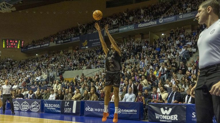Brito regresa al trabajo con el Obradoiro tras brillar con sus triples en Portugal