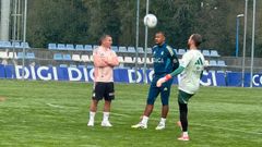 Luis Carrin charla con Rondn y Aarn Escandell antes de arrancar el entrenamiento