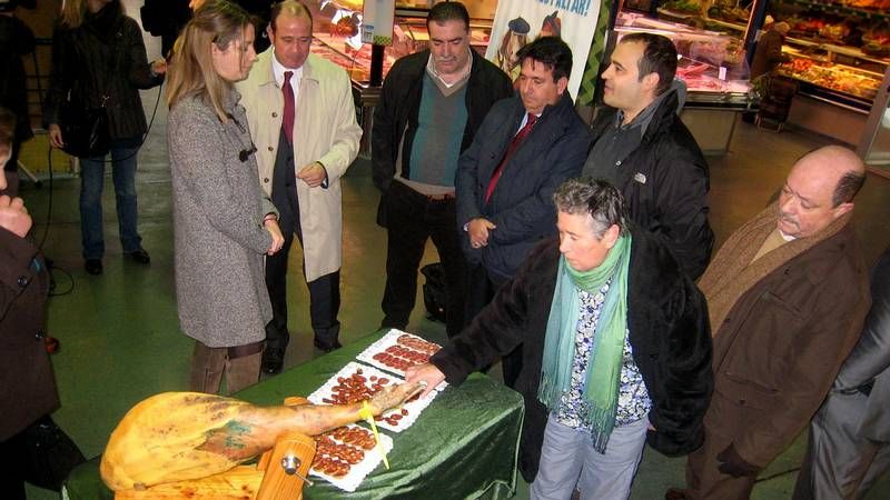 Los anticuarios sarrianos celebraron una reuni�n para organizar la feria