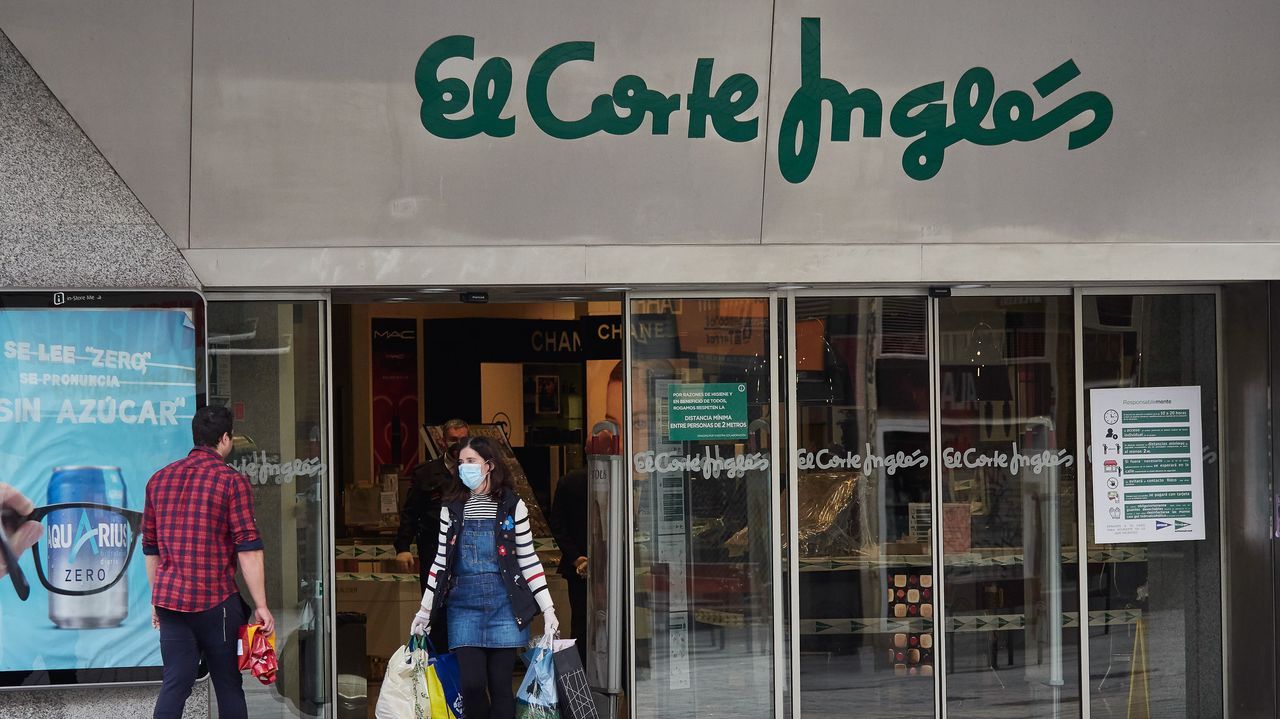 Fernando Sim�n analiza la situaci�n del coronavirus en Espa�a.Sanitarios recogen muestras de posibles casos de COVID-19