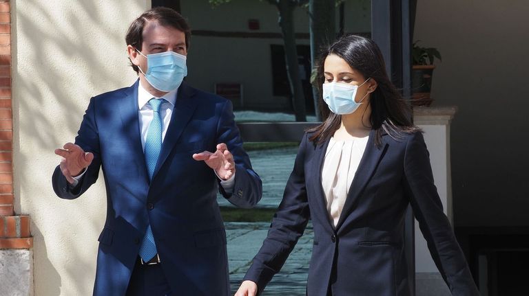 Alfonso Fernández Mañueco (PP) e Inés Arrimadas (Cs), tras una reunión celebrada este martes en Valladolid para reforzar su alianza en el Gobierno de coalición de Castilla y León