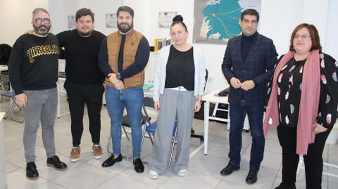 El delegado territorial de la Xunta, Gabriel Alén, visitó la sede de la Asociación Xarela de formación y animación de Ourense.