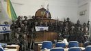 Soldados israels en la sede del Gobierno de Hams en Gaza