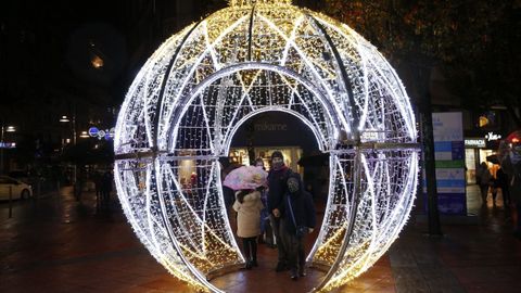 Las bolas gigantes de luces no se encendern en Pontevedra hasta el 16 de diciembre