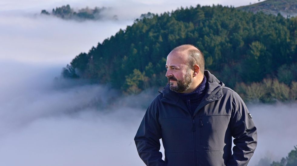 Entrevista a Mar�a Quiroga.<span lang= gl >Manuel Gago nun escenario que pode estar en Galicia, pero tam�n � posible que sexa de Escocia</span>