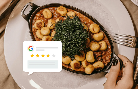 Rese�a de un plato de comida en un restaurante