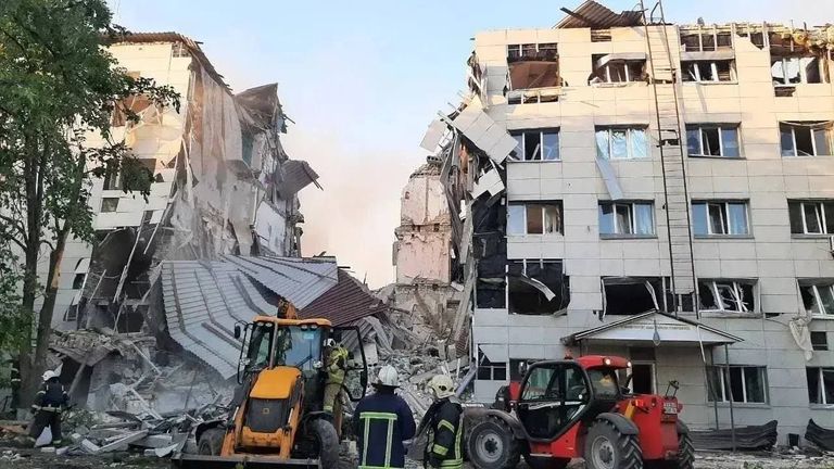 Rusia aconseja a los extranjeros que abandonen Kiev ante una ola de ataques y la UE se niega a cerrar sus delegaciones