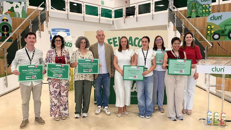 María José Iglesias e Iria García, premios Feiraco de microrrelatos
