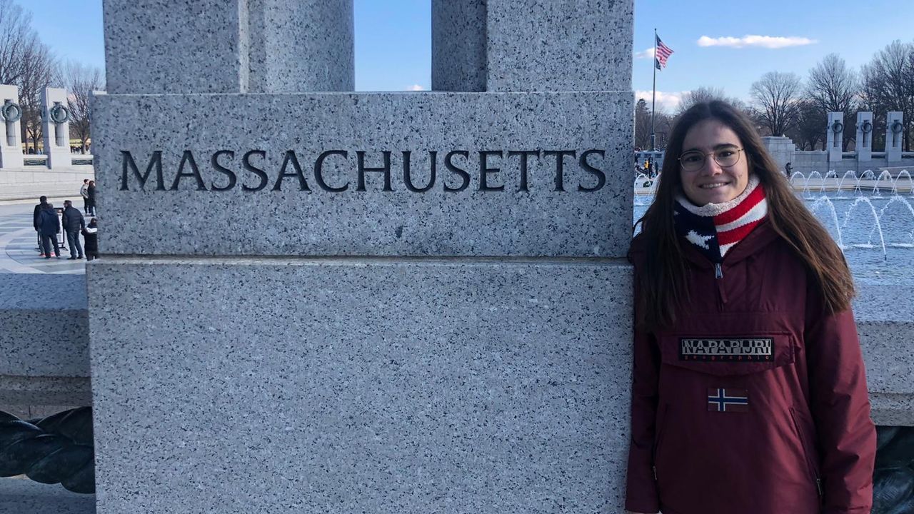 V�deo de las elecciones en Burela, con colas para votar.Noia acogi� el s�bado un acto en recuerdo de Miguel y Javier en el que se vivieron duros momentos entre los presentes