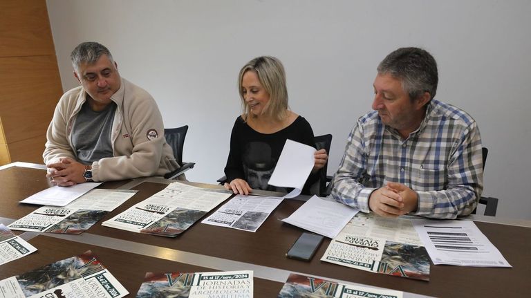 Presentación de las jornadas, con (desde la izquierda) López, Loureiro y Fernández