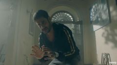 Melendi estrena su nuevo videoclip��Lo que nos merecemos�