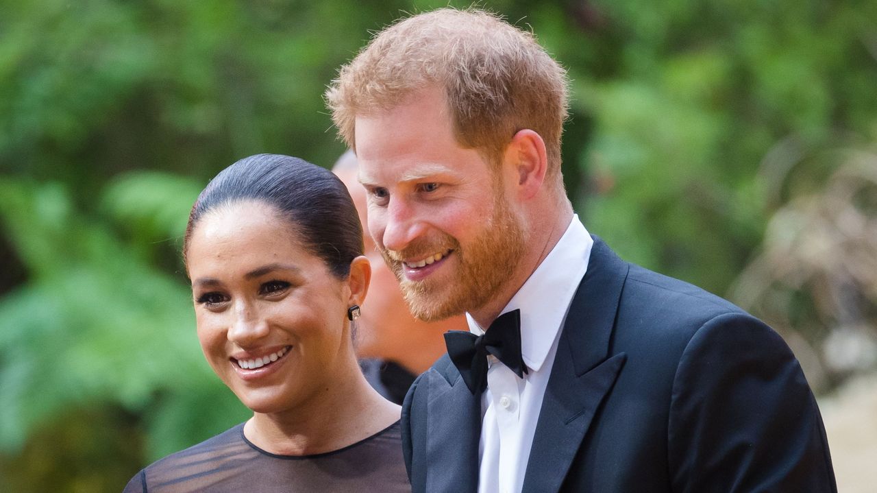 El buen tiempo y el alivio de restricciones atrae peregrinos a Santiago.Ion S�nchez, peregrino que usa un monopat�n el�ctrico para hacer el Camino de Santiago