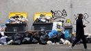 Contenedores desbordados de basura en A Coruña, en una imagen de archivo.