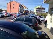 Los coches est�n expuestos en la calle Mestre Platas de Baio.