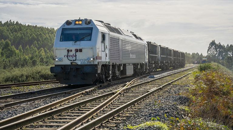 Adif suspende durante un mes los 39 trenes nocturnos que llevan la basura desde Vigo a la planta de Sogama