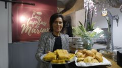 Marin posa con algunas de sus especialidades, tortilla y empanadillas