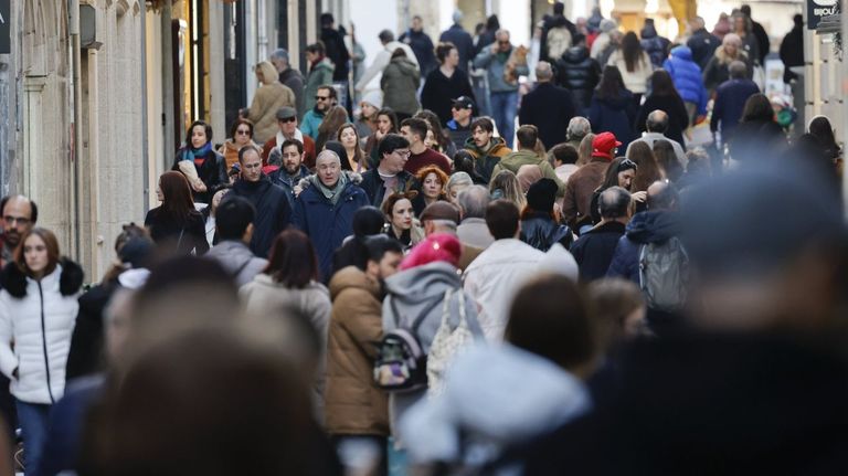 Más ingresos, mismo esfuerzo para llegar a fin de mes: los hogares gallegos se abrochan el cinturón igual que hace una década