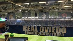 Bufanda de Real Oviedo WFC en el Millennium Stadium de Cardiff