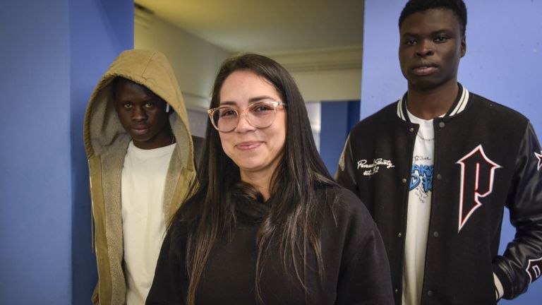 Inmigrantes de toda la provincia buscan apoyo en Pontevedra para regularizarse: «Sobra trabajo, pero se necesitan papeles»