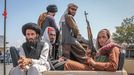 Un grupo de talibanes, tras hacerse con el control de Kabul y declarar el fin de la guerra