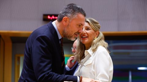 Luca Visentini, en una foto del 2021, con la vicepresidenta española de Trabajo, Yolanda Díaz.