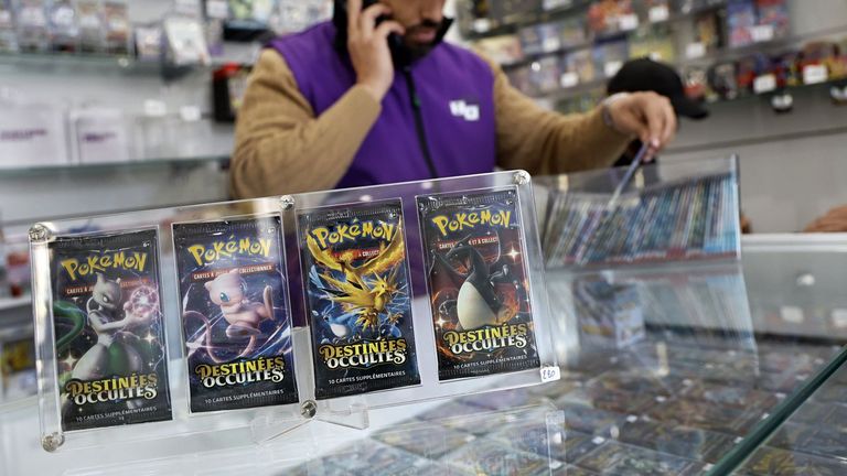 Cae una banda que blanqueaba dinero del narco con la compra de cartas Pokémon en Málaga