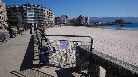 Imagen de la playa de Silgar, en Sanxenxo, clausurada por las autoridades municipales 