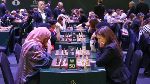 Jugadoras de ajedrez, durante el campeonato que se est celebrando en Riad (Arabia Saud).