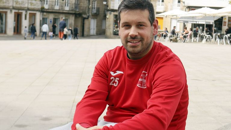 Oki, el francotirador del fútbol lucense: «Os compañeiros bromean con que os rivais prefiren facernos un penalti que unha falta»