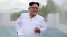 El líder norcoreano Kim Jong-un en una visita al distrito de aguas termales en Yangdok-gun, provincia de Pyongan del Sur, en una imagen de archivo.
