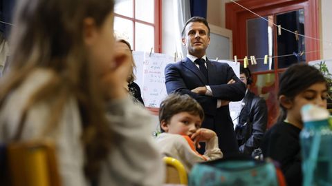 Macron, en una visita a una escuela francesa este abril