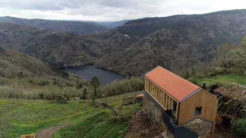 La primera fase del proyecto consistió en rehabilitar un edificio tradicional y convertirlo en una sala de actividades. Más adelante se construirán habitaciones para alojar a los usuarios del centro