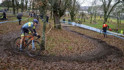 Fiesta del ciclocrs en Maceda.El Campeonato de Galicia de la modalidad invernal tuvo un escenario impactante en la villa ourensana