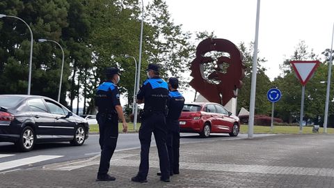 Varios agentes de Oleiros acudieron a la concentración del sábado ante la estatua del Che