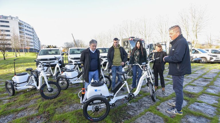 Pontevedra incorpora quince triciclos eléctricos al material de limpieza viaria