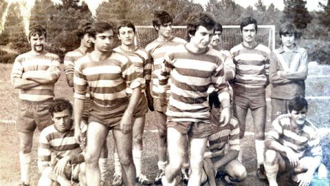 Equipo de fútbol en Bazar nos anos setenta do século pasado