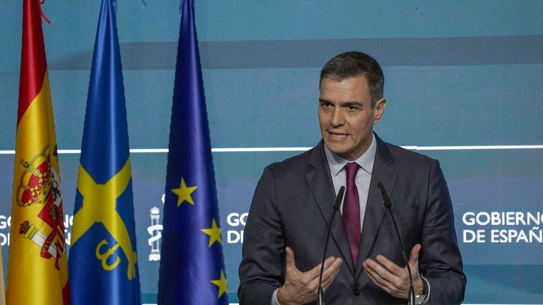El presidente del Gobierno, Pedro Sánchez, participa en el acto institucional de inauguración de la alta velocidad ferroviaria entre la Meseta y Asturias