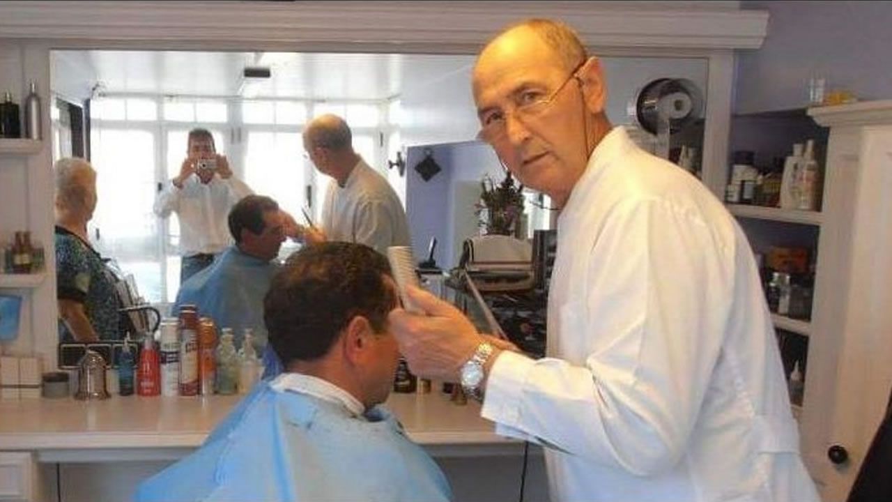 Avin de Air Europa realiza un aterrizaje de emergencia en Brasil tras fuertes turbulencias.Arturo y Vctor Salano estn detrs de A Lareira, el nuevo local hostelero que hace esquina en la plaza de San Clemente. Padre e hijo han diseado juntos una carta especializada en carnes y cada detalle del establecimiento, al que quieren imprimir un ambiente familiar. Estamos abiertos a sugerencias, a aprender y crecer.