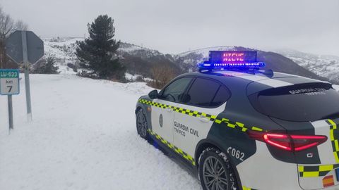 La Guardia Civil auxilió a los conductores en la montaña