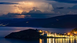 Tormenta en Malpica, desde San Adri�n, en la noche del jueves.