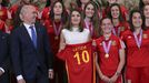 La Reina Letizia, acompañada del presidente de la Real Federación Española de Fútbol Luis Rubiales, durante la recepción en audiencia a la selección española femenina de fútbol sub-17, tras proclamarse campeona de Europa, esta mañana en el Palacio de la Zarzuela en Madrid