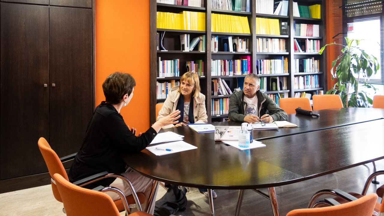 Reunión de Podemos con representantes del Colegio Oficial de Psicólogos del Principado