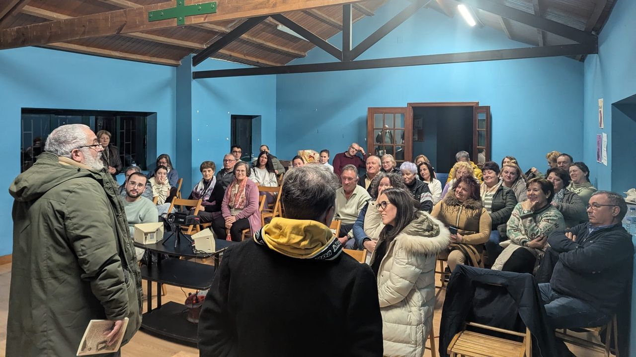 Lleno en el estreno del Cinema Frum de la parroquia de Carracedo, en Caldas