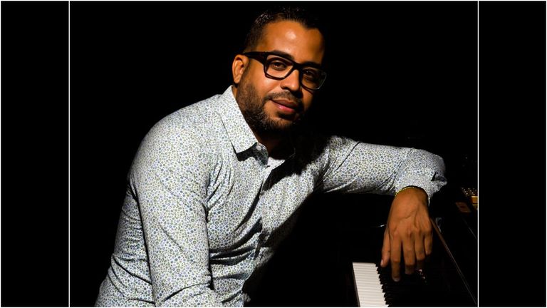 Cucurucho Valdés, nieto de Bebo Valdés, acrecienta el acento cubano del Festival de Jazz del café Latino de Ourense