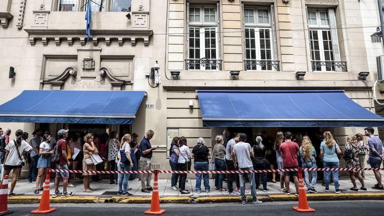 El Supremo suspende cautelarmente el derecho al voto de los nacionalizados por la ley de nietos