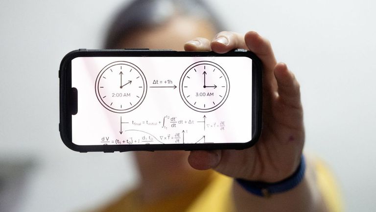 Toda hora es artificial