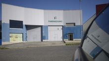 El ministro guineano lleg a visitar la sede de Farmadismo, en el polgono de O Ceao